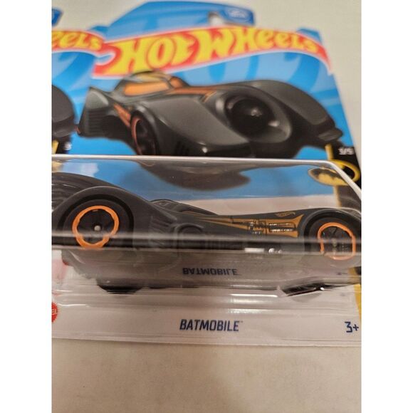 Hot Wheels Batmobile 103/250‎ 2022 - Picture 2 of 5